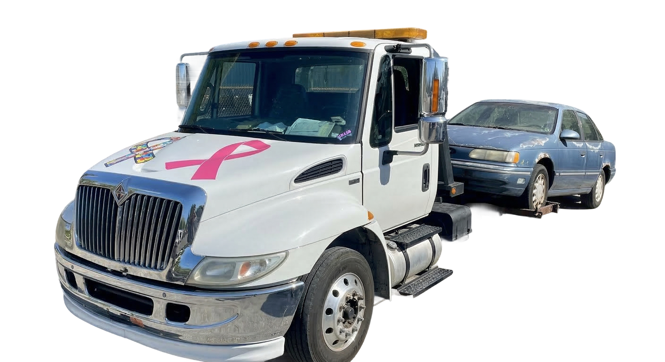 Gio Motors tow truck picking up cars